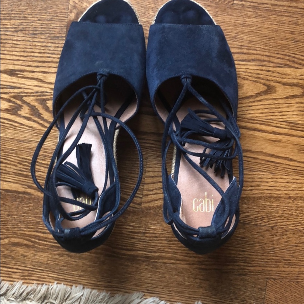Cabi tie wedges